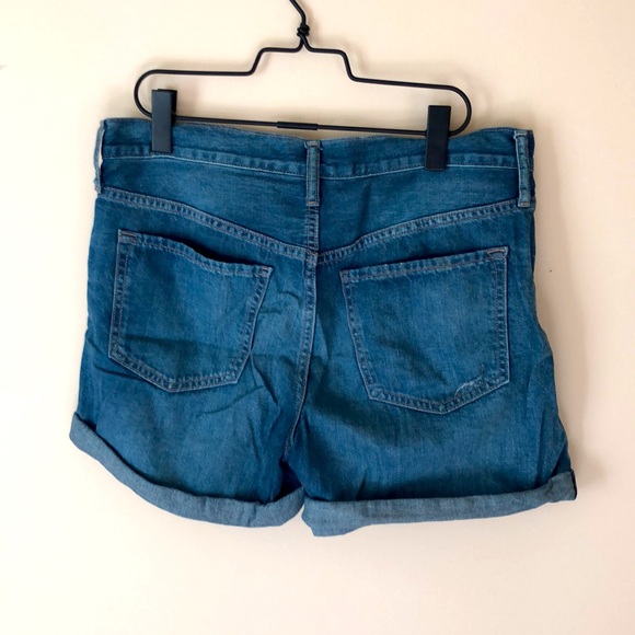 Old Navy | US 6 Boyfriend Shorts - Picture 2 of 2